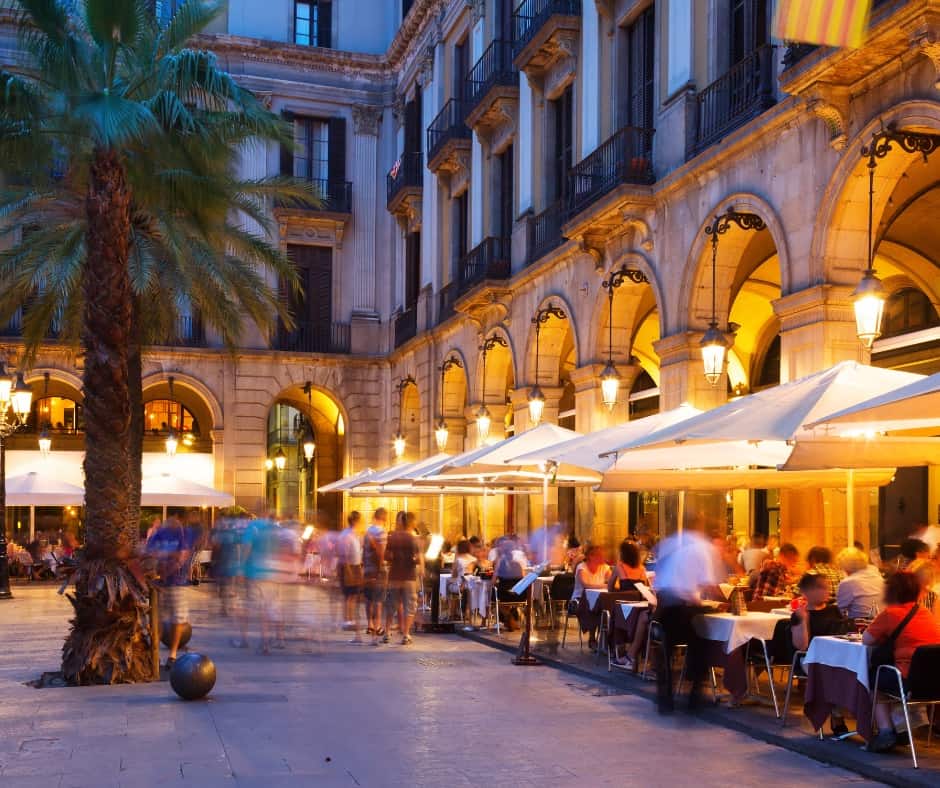 Plaça Reial Night : Four days in Barcelona 