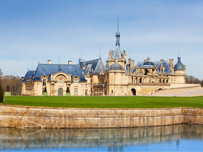 Top 10 travel destinations close to Paris