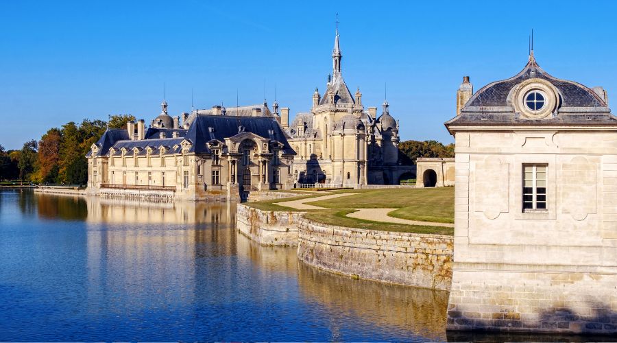 Top 10 travel destinations close to Paris