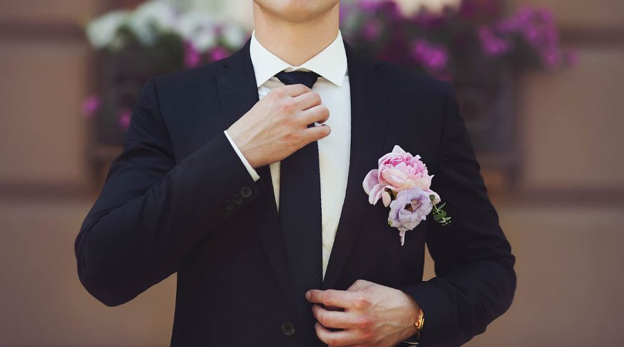 Dapper Grooms: Finding the Perfect Suit