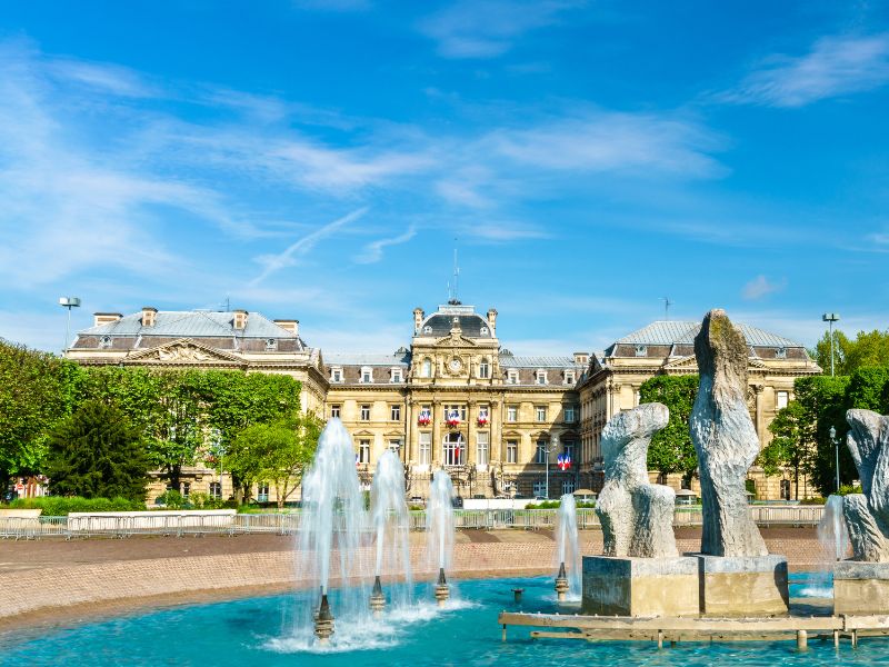 Top 10 travel destinations close to Paris