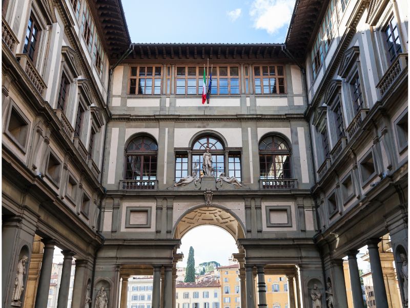 Uffizi outside