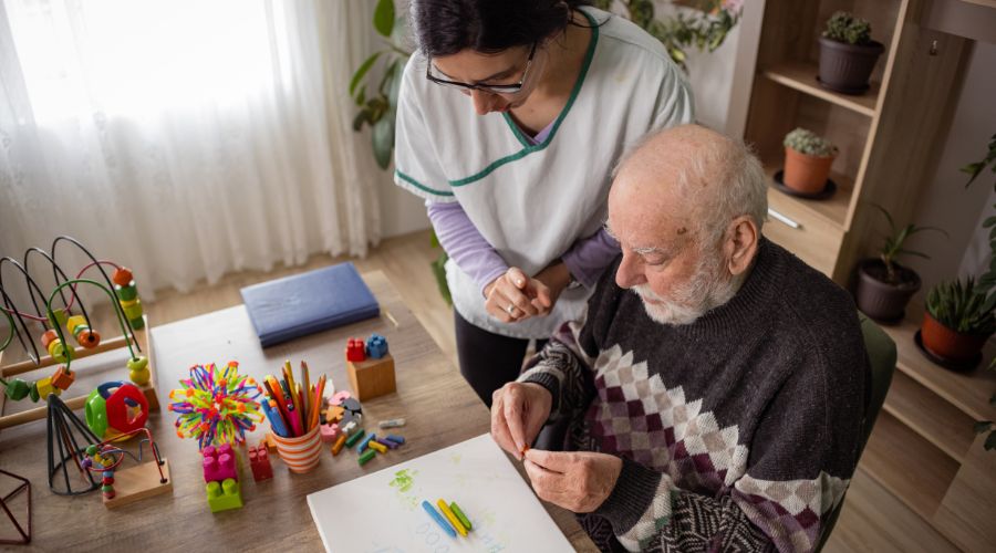 The role of art as a tool in managing Alzheimer's Disease