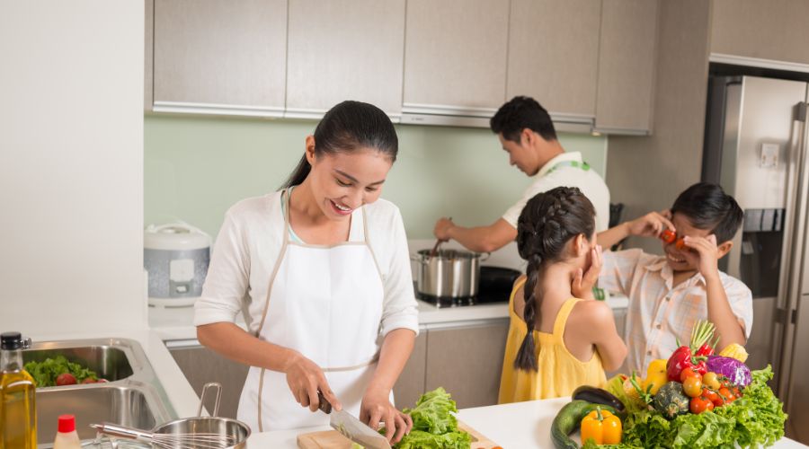 Preparing a healthy family meal