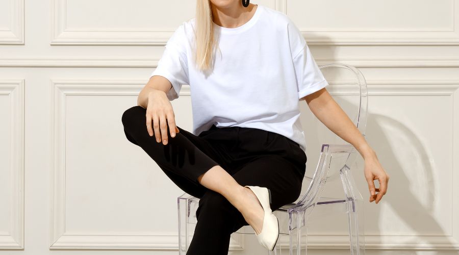 What to wear in Paris in Winter 2024 : An Insider’s Guide- White tee and black trousers