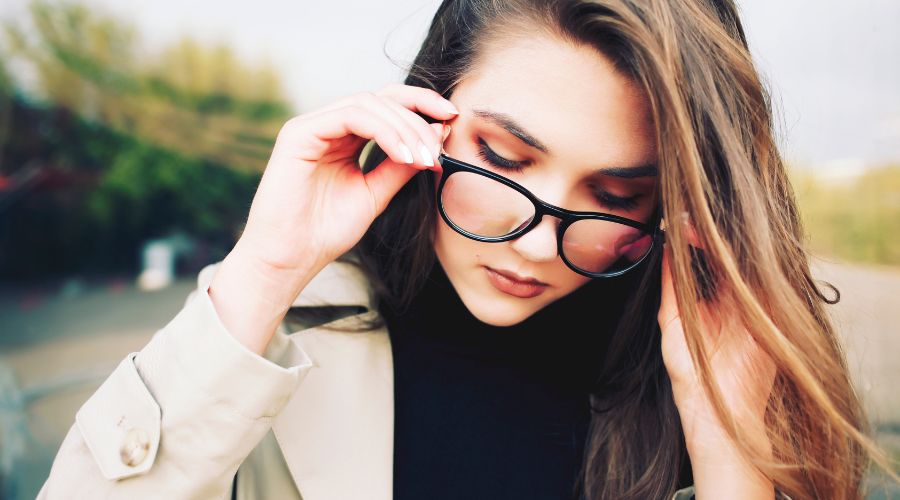 6 Eyewear Trends Every Glasses Wearer Should Know About - black frames