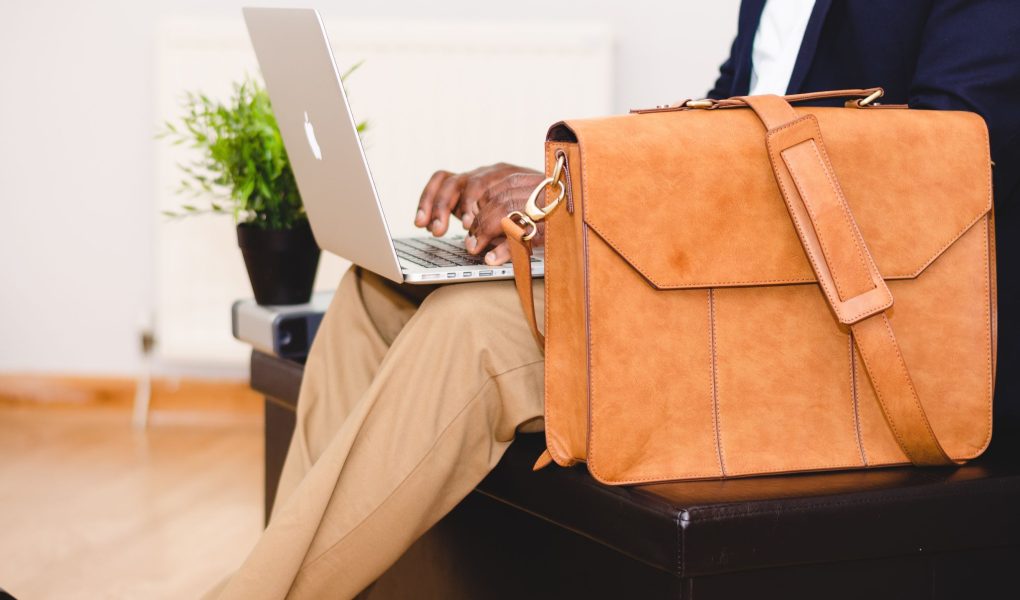 How to Choose a Laptop Bag for Travel and Business Trips