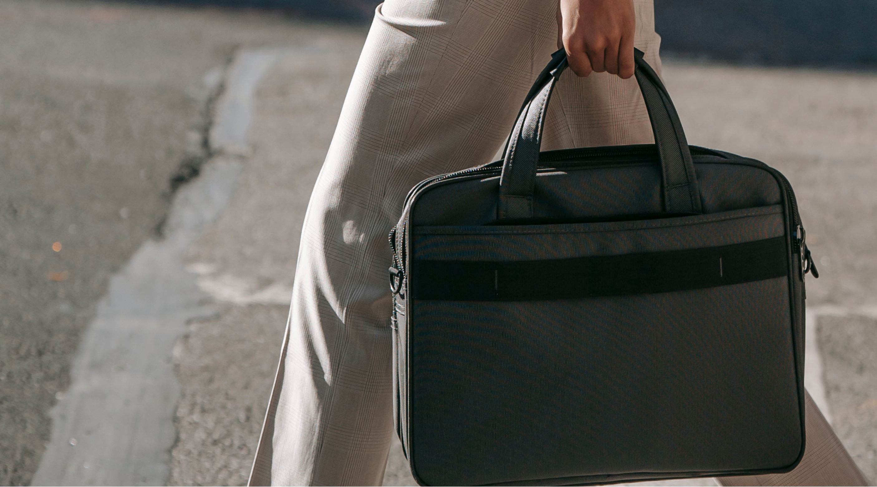 How to Choose a Laptop Bag for Travel and Business Trips